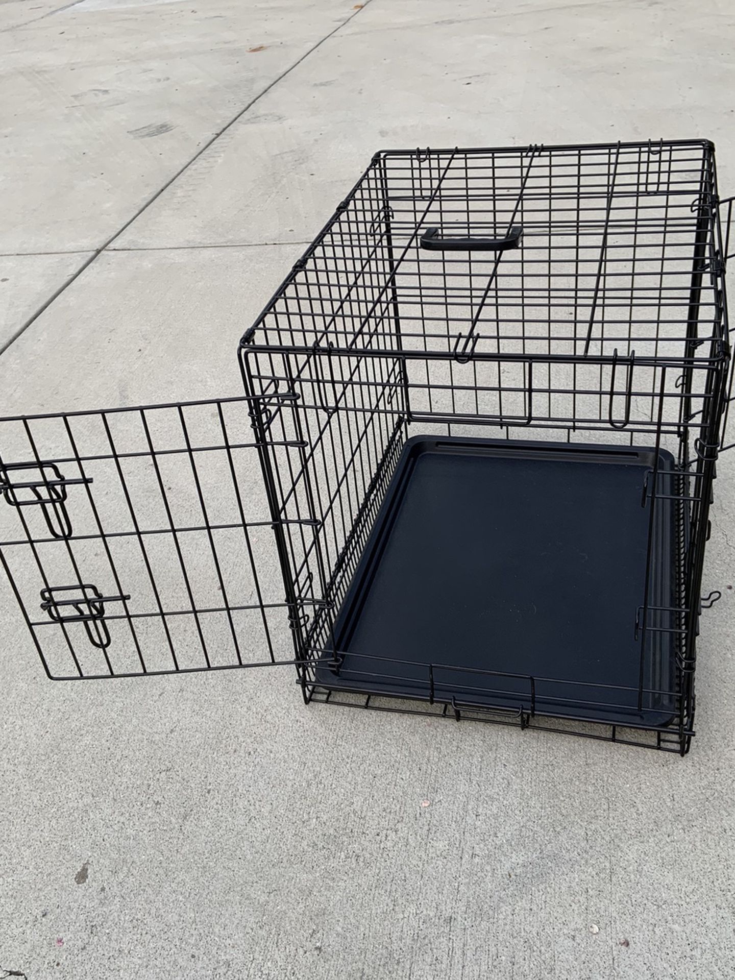 Dog or pet crate kennel with Tray, double-door folding metal, 24 x 18 x 20”