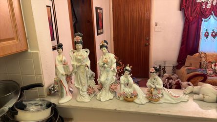 Set of 5 Chinese Porcelain Geisha Figurines