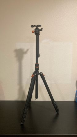 Nietoto 5 ft, six inch extendable camera tripod