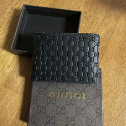 Men’s Gucci wallet 