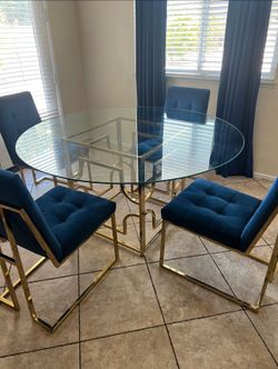 Dining table and 4 chairs In great condition barely used.