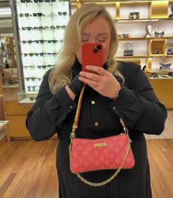 Hot pink liv pochette auth 💗