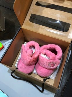 Ugg pink shoes boots 0-6m new in box $10