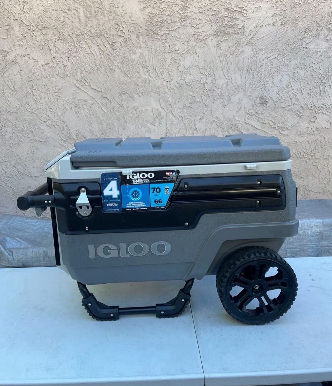 Igloo 70 QT Trailmate Journey Rolling Cooler, Carbonite Gray