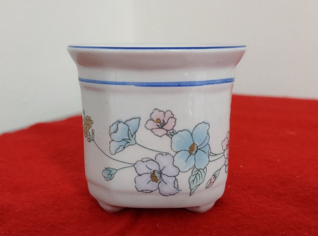 Little Porcelain Flower Pots 2.5" H x 2.5" Wide