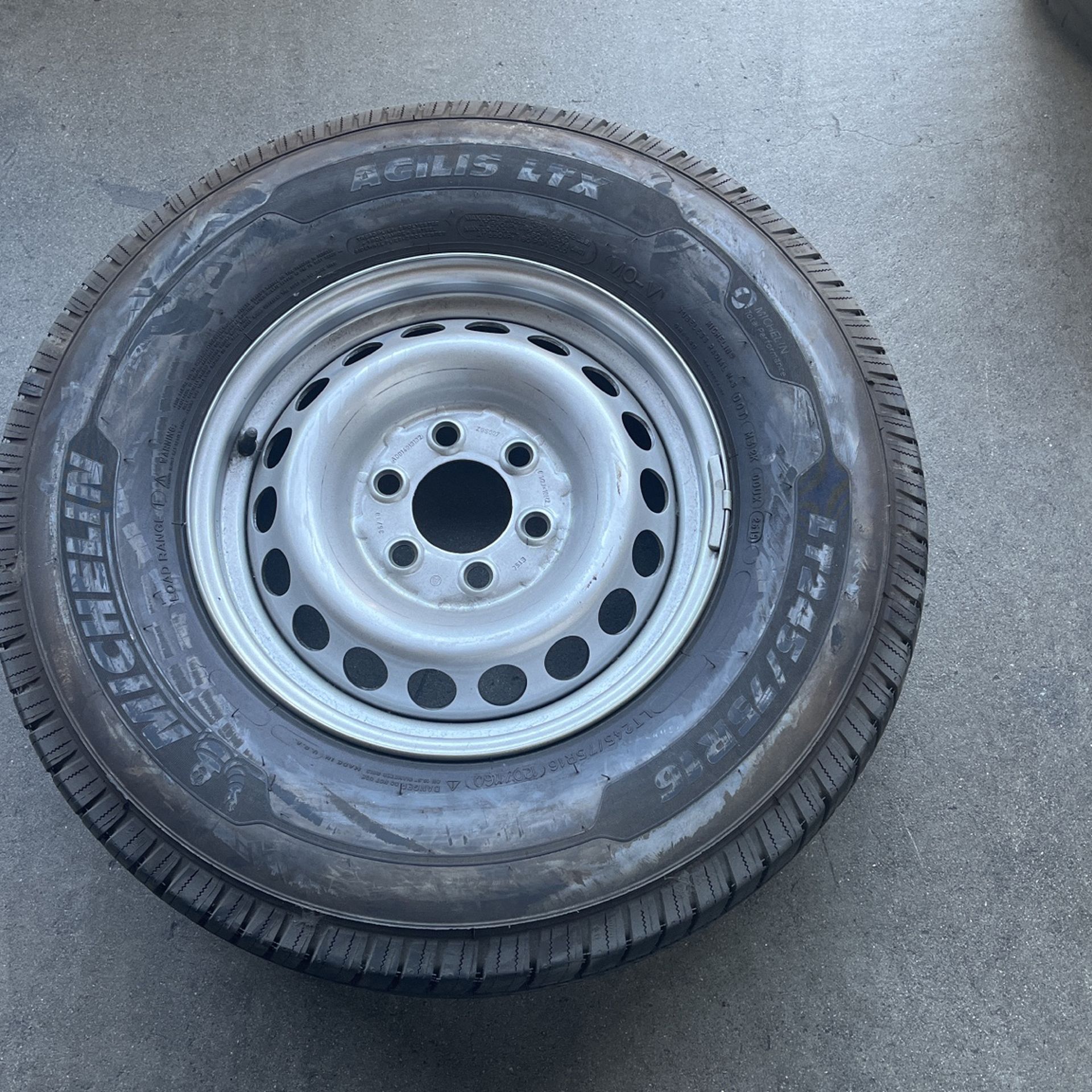 Mercedes Benz Sprinter Van 2500 Tire 245/75/16 Michelin