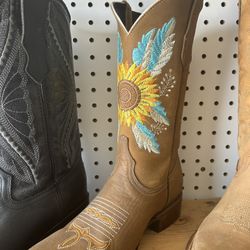 Female Boot 26