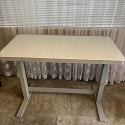 Tresanti Geller 47” Adjustable Height Desk. Tested. I little used but works great. See pictures.