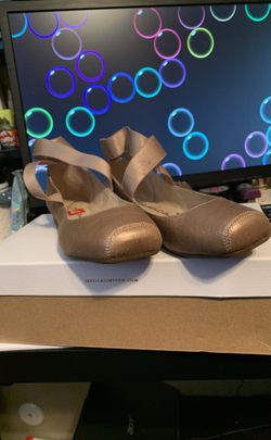 Jessica Simpson ballerina gold shoes Size 6.5