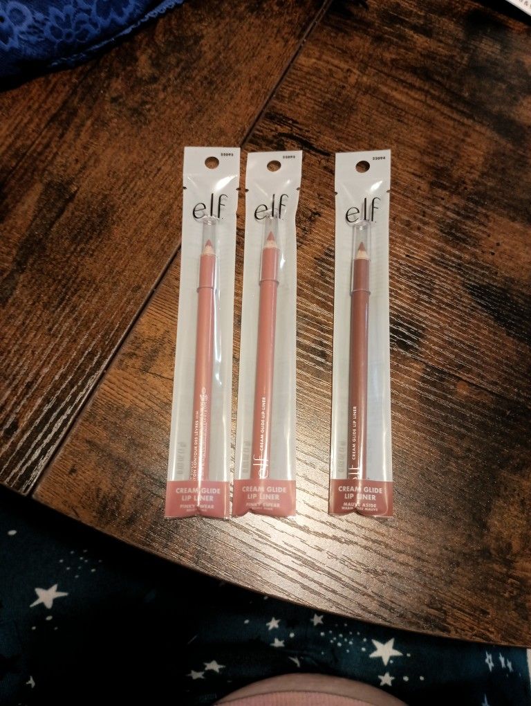 This Is Brand New Makeup That I Had Handed Down By My Mother That She Did Not Like After Buying It Is Unused And Brand New.