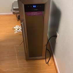 Miniature wine refrigerator