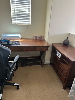 Desk and filling cabinet