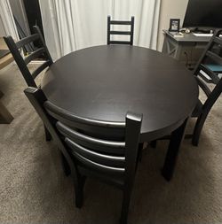 Dining Table With 4 Chairs.
