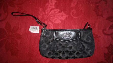***(PRICE REDUCED)*** Coach (44428) *RARE* Madison Signature LRG Black Wristlet *NEW*