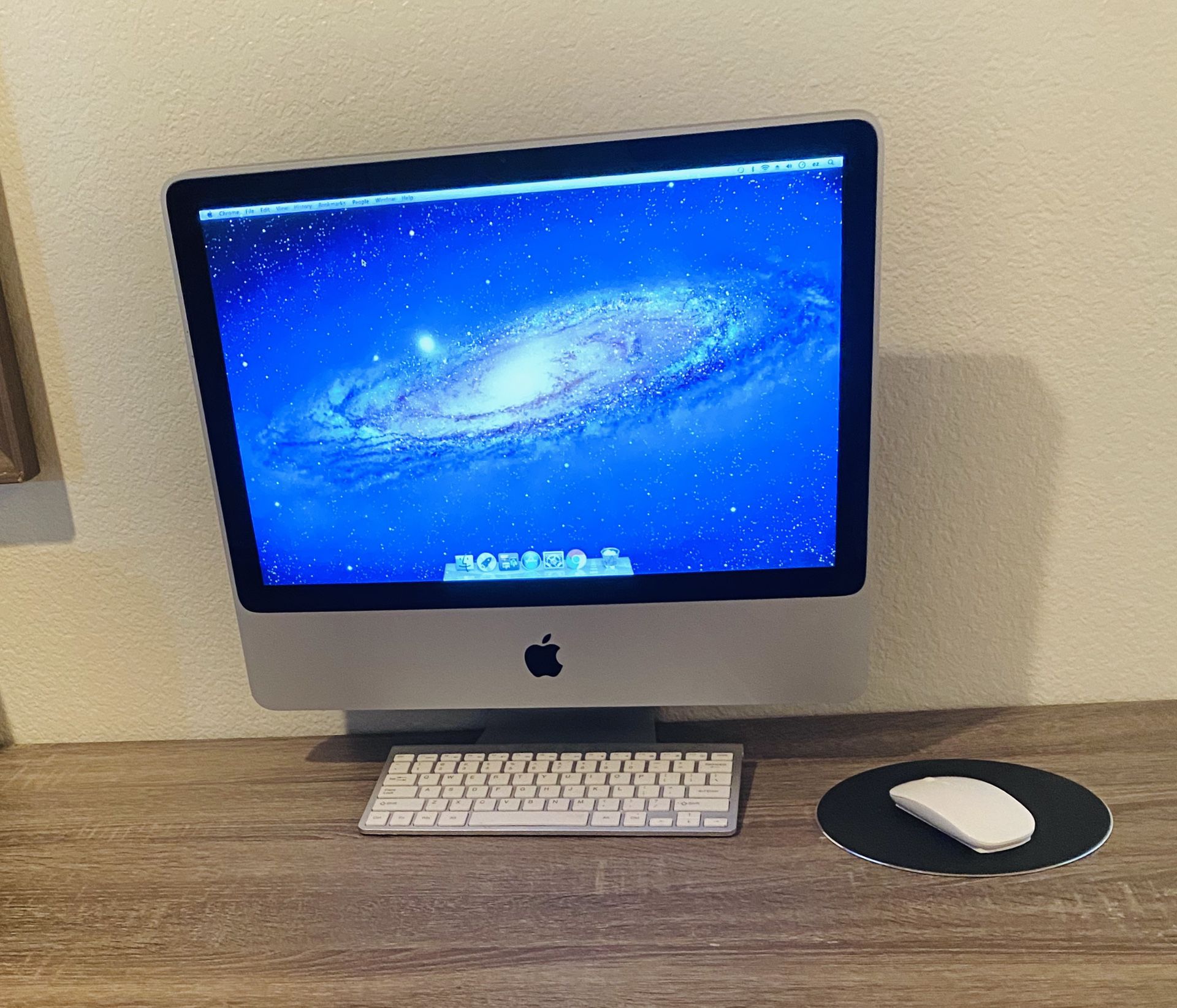 Apple Macintosh Desktop computer IMac 20inch w/wireless keyboard &mouse