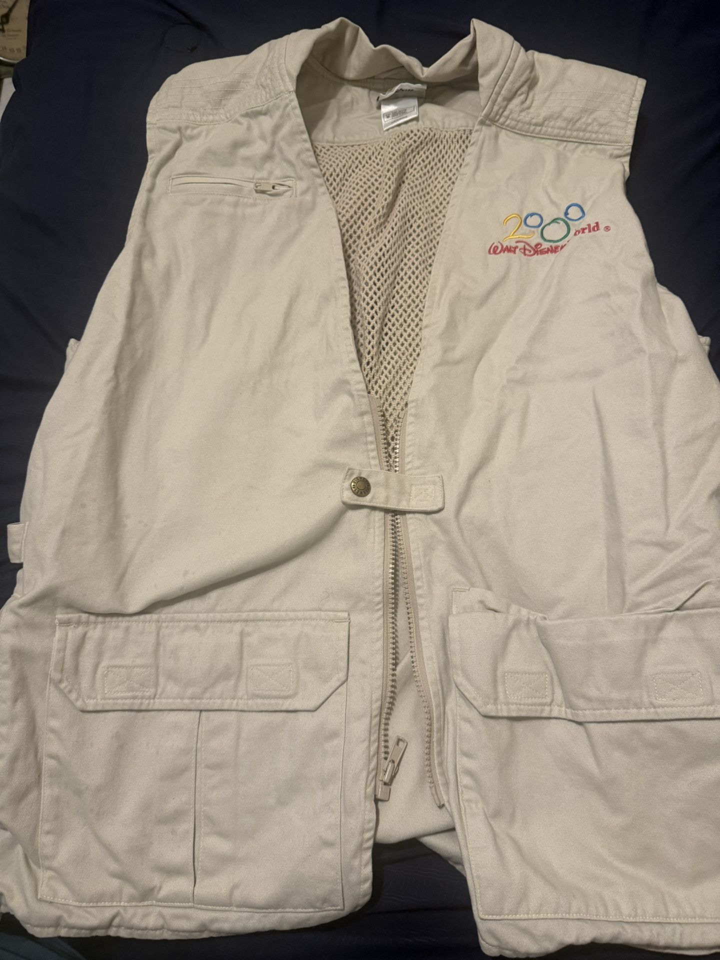 Walt Disney World Kilimanjaro Safari Mens medium Vest Vented Khaki VTG
