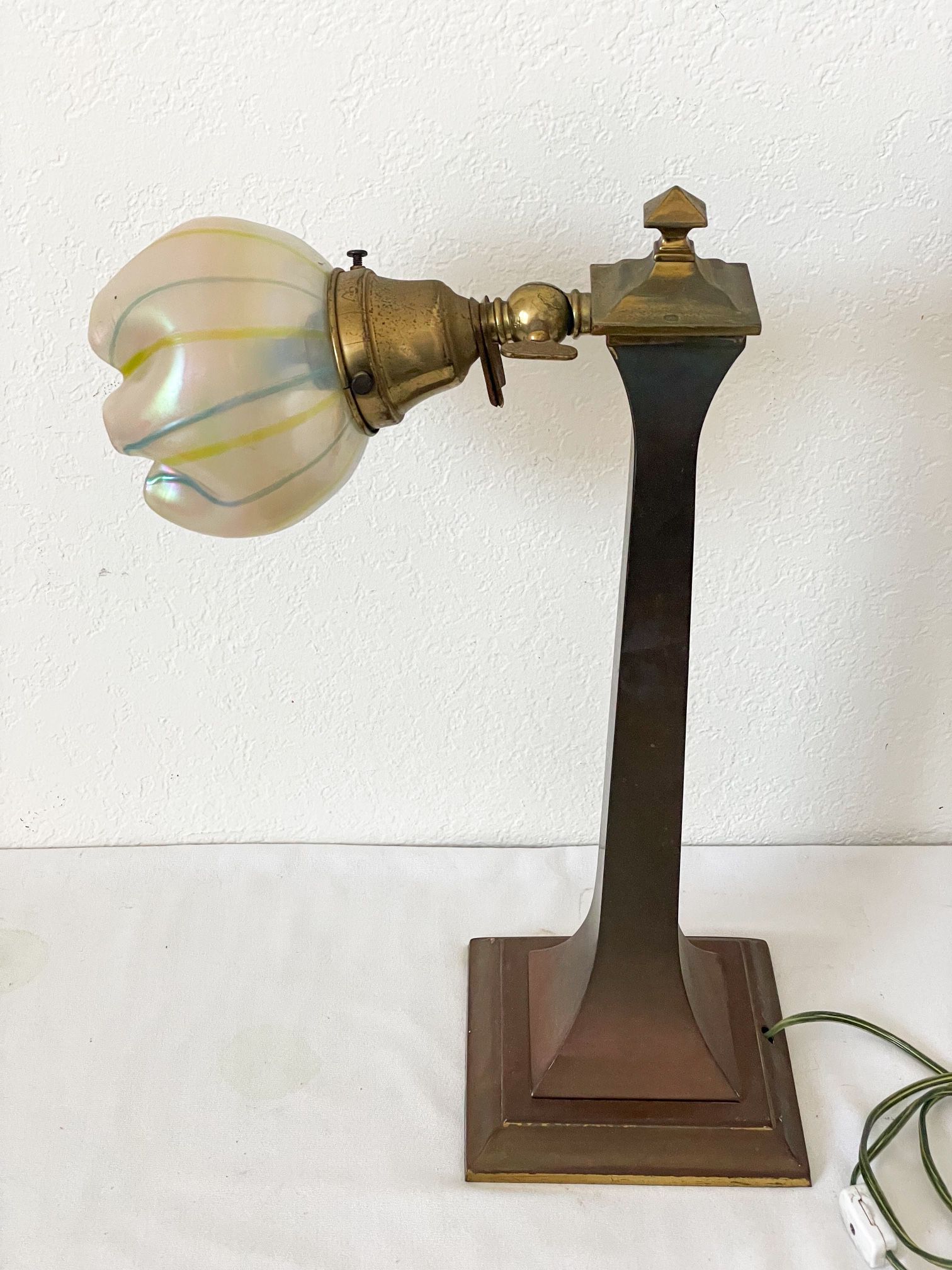 Rare Amronlite 1920’s Art Deco Desk Lamp With Candy Ruffled Blown Glass Shade