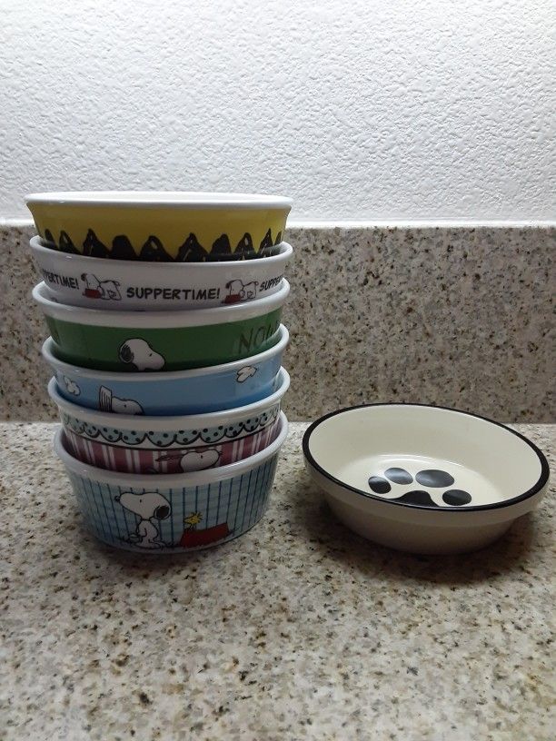 Like New Lot Of 6 Snoopy Peanuts 5" Ceramic Pet Dog Food Bowls + 1 Paw Print Bowl