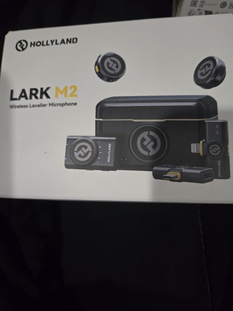 Holly land Lark Mic