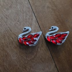 Lot Of 2 Metal Swan Shoe Charms 