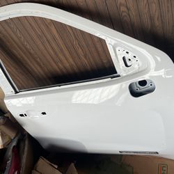 2021-24 GMC Sierra Right Front Door Oem 