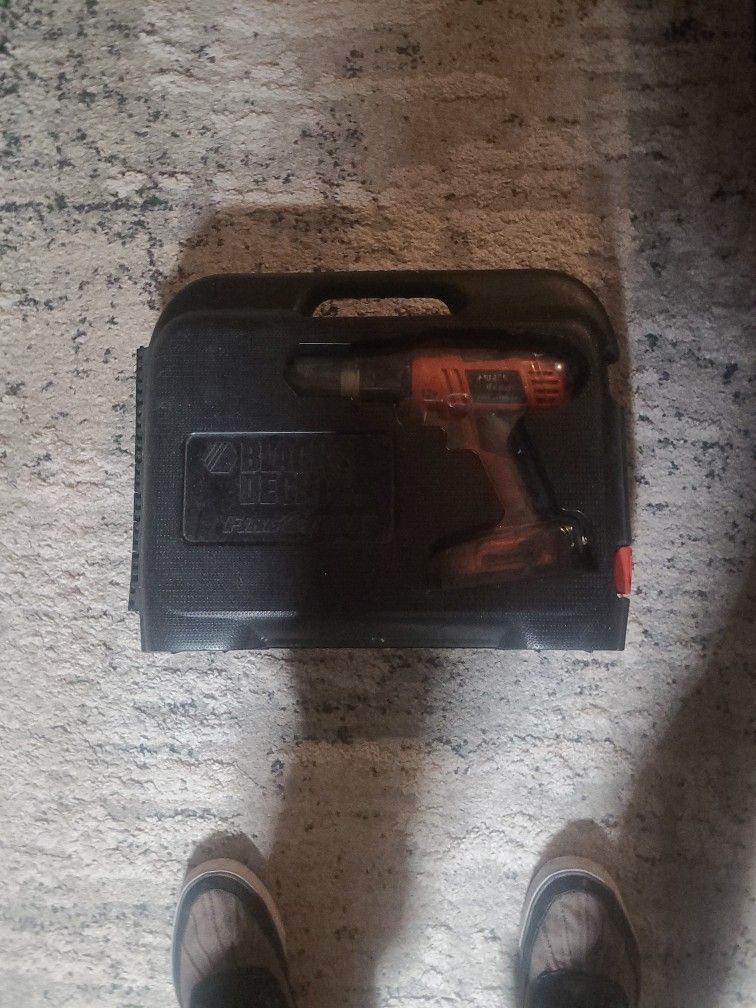 Black & Decker 12 V Firestorm Screwdriver / Drill