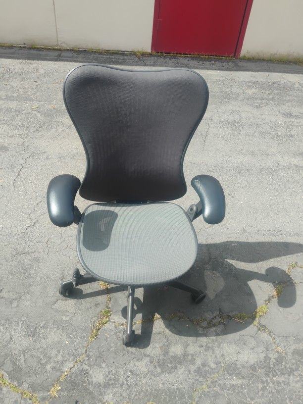 Ergonomic Mirra Gaming Chair