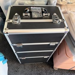 New have wheel beauty case
