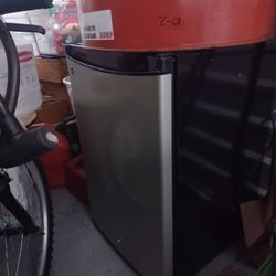  Mini Fridge