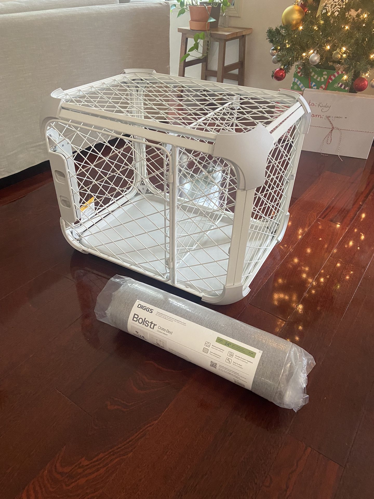 BRAND NEW - Diggs dog crate + bed