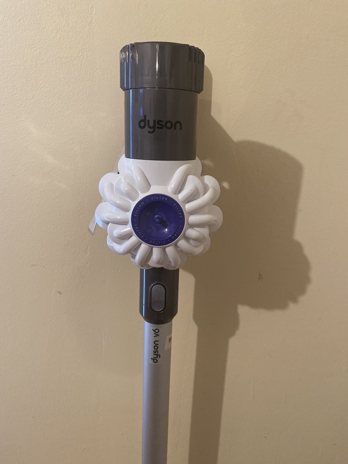 Dyson V6 Cord-free Stick Vacuum Cleaner White