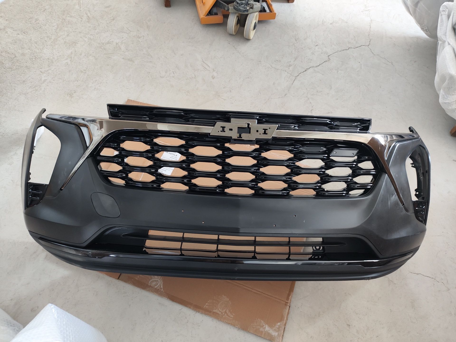 Complete Front Bumper Assembly For 2024 2025 Chevrolet Chevy Trax RS With Grilles