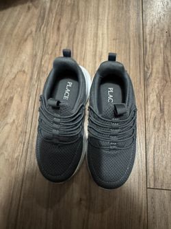 Kids Shoes 9c 