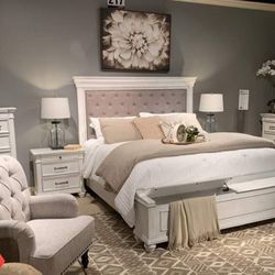 Kanwyn Whitewash Upholstered Storage Bedroom Set.. 3-PIECE (BED, NIGHTSTAND, CHEST)