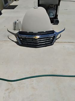 Chevy equinox 022-024 grill Used Oem