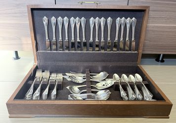 Oneida 1881 Rogers King James Silverplate Flatware, 108 Pc, Service for 15 w/ Chest