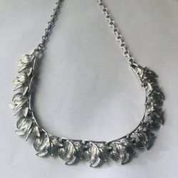 Vintage 18 inch Coro Silver Tone Flower Necklace
