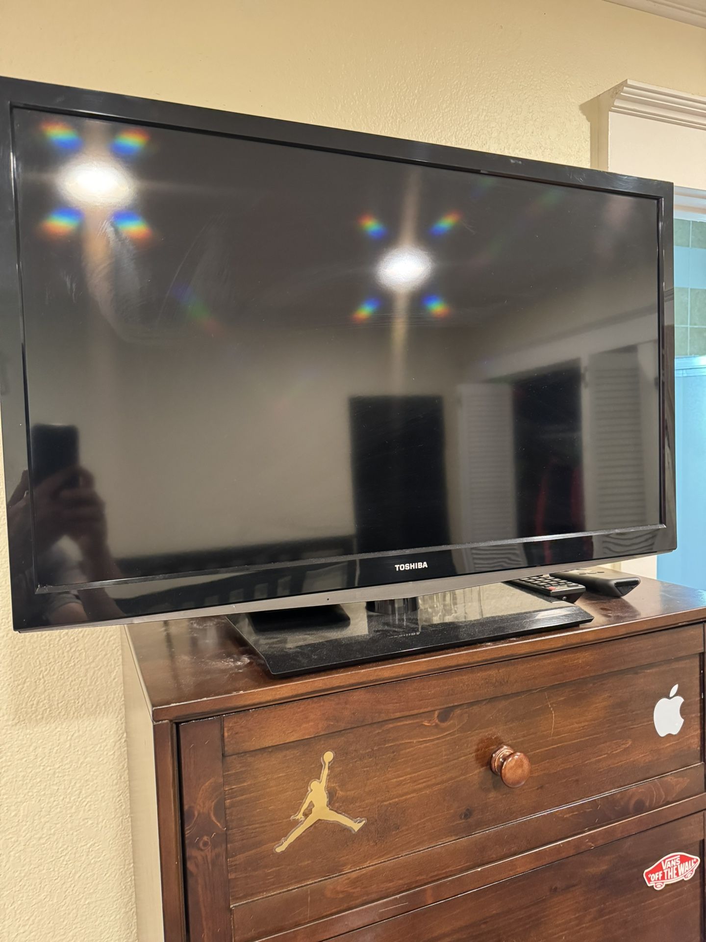 Toshiba 32-inch LED TV