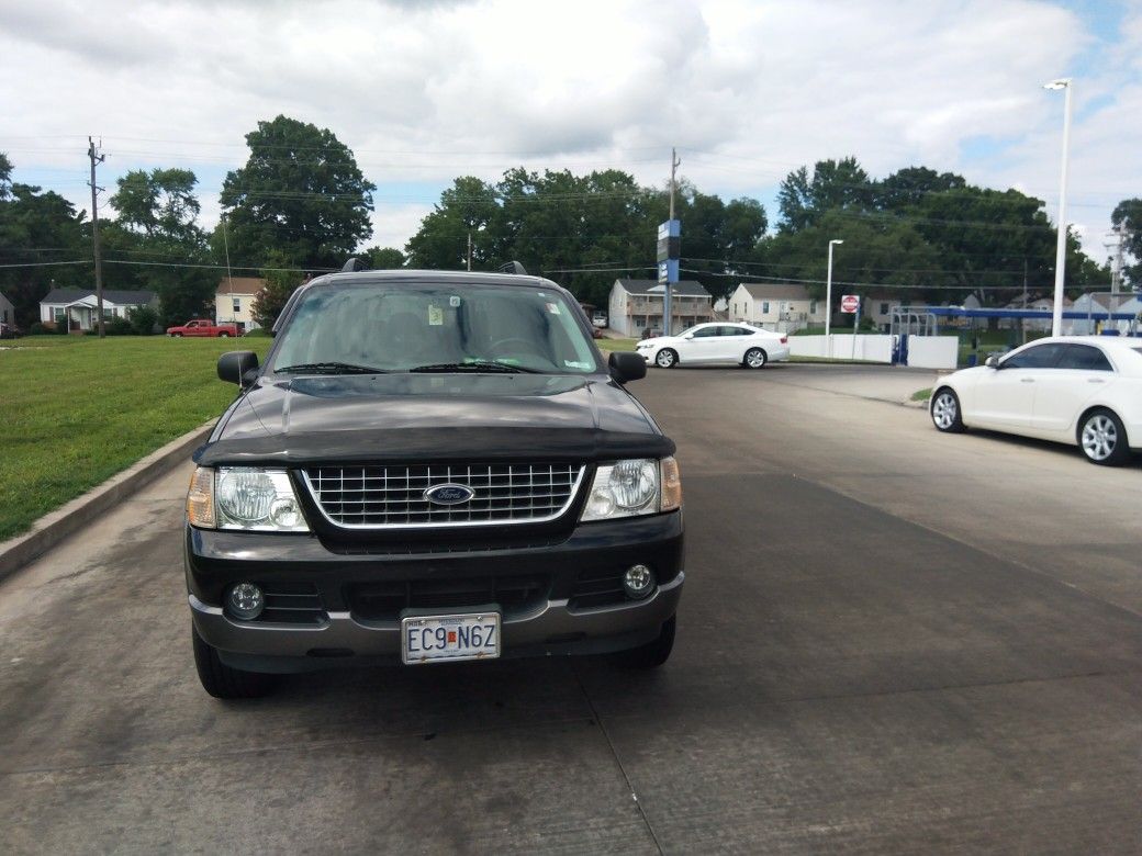 05 Ford explorer 3rd row seats 199000 miles runs excellent