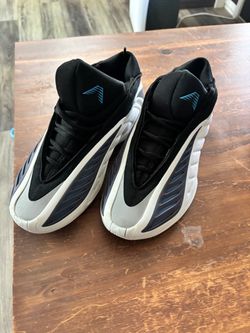 Basketball shoes