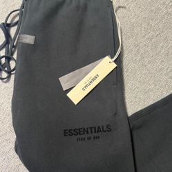 🖤 ESSENTIALS BLACK HOODIE – SIZE XXS – BRAND NEW