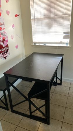 Compact dining room table