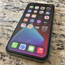 iPhone 11 128GB UNLOCKED W/ Otterbox Case And New Charger 