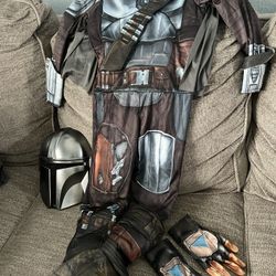 Boys Small 4/6 Mandolorian Costume