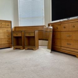 Vintage Queen bedroom set  Birdseye maple veneer . Art deco .