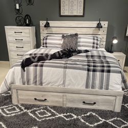 Cambeck Whitewash Queen Panel Bed w/ 2 FB Storage Drawers