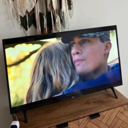 40 Inch Smart TV W/ Remote 