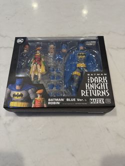 Batman: The Dark Knight Returns MAFEX No.139 Batman (Blue Ver.) & Robin Action Figure Set
