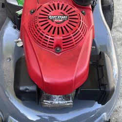 lawn mower Honda self propelled with double blades  work's great start on first  pull