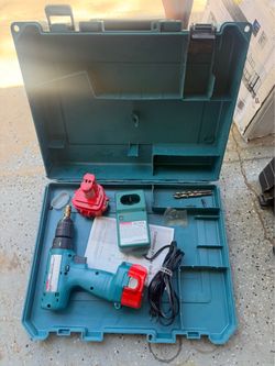 Makita 12V cordless 3/8-inch driver-drill with 2 batteries and case